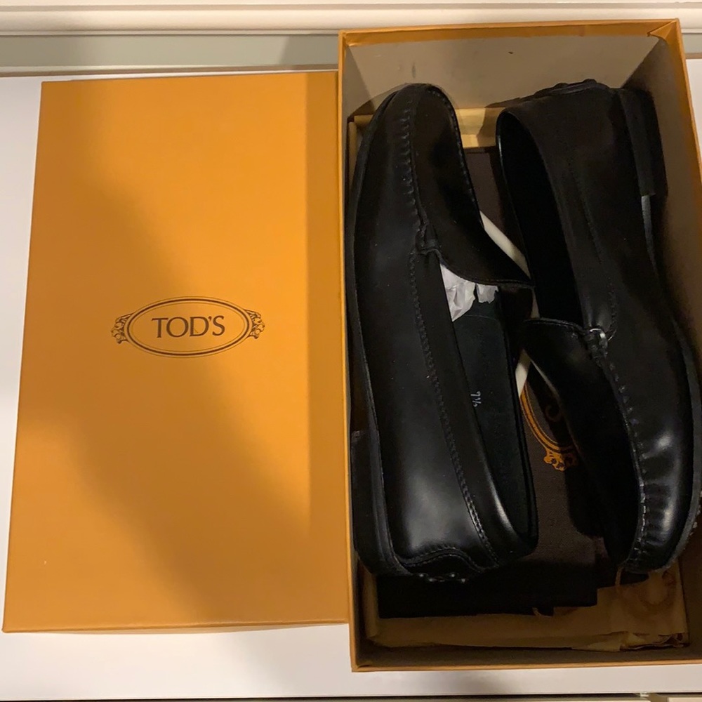 Tod’s black women’s driving shoes size 7.5
